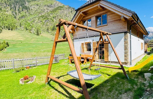 Luxury lodge with sauna and hottub near ski lift