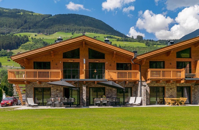 Luxury lodge with garden and private sauna