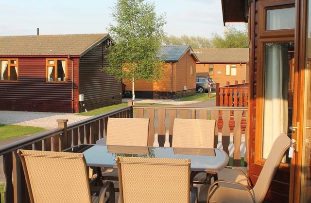 Luxury Lodge with shared Pool and free in lodge WIFI