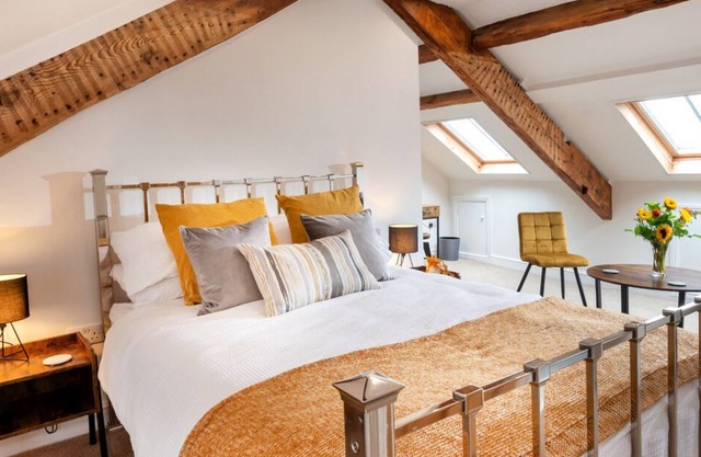 Luxury Loft Studio Apartment - Town Centre