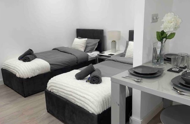 Luxury London 2-Bed Apt Sleep 5 BEST Location