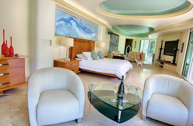 Luxury Master Suite with Beach, Ocean and swimming pool view