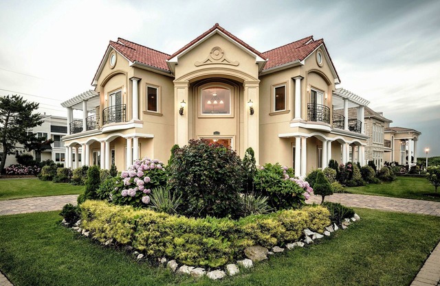Luxury Mediterranean Mansion -Pool, Elevator, Roof Deck,3rd House From The Beach