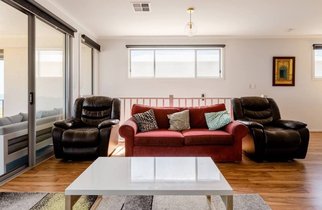 Luxury Mid Coast Beach House - families, large groups, across from beachnn