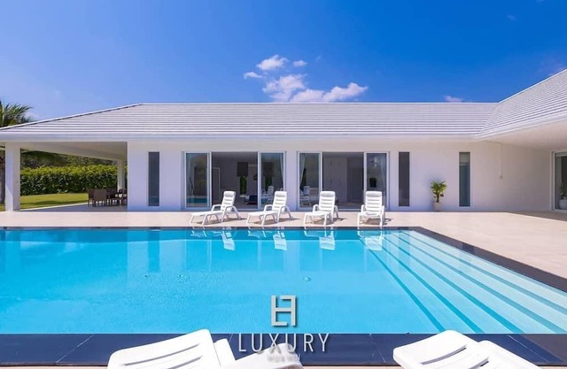 Luxury Modern 4 Bedroom Pool Villa (PH111)