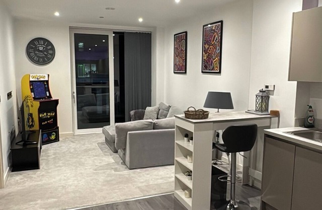 Luxury Modern Balcony Apartment - Media city - next to old Trafford