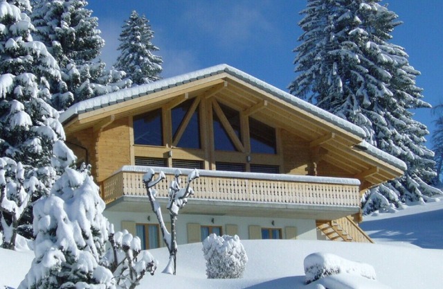 Luxury Modern Swiss Chalet - Spectacular Panoramic Views - 200m From Piste