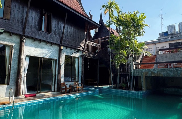 Luxury Modern Thai Style 5 Bedroom Pool Villa with WiFi and AC in Pattaya