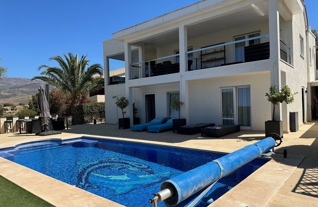 Luxury modern villa with fantastic views/private pool/outdoor kitchen