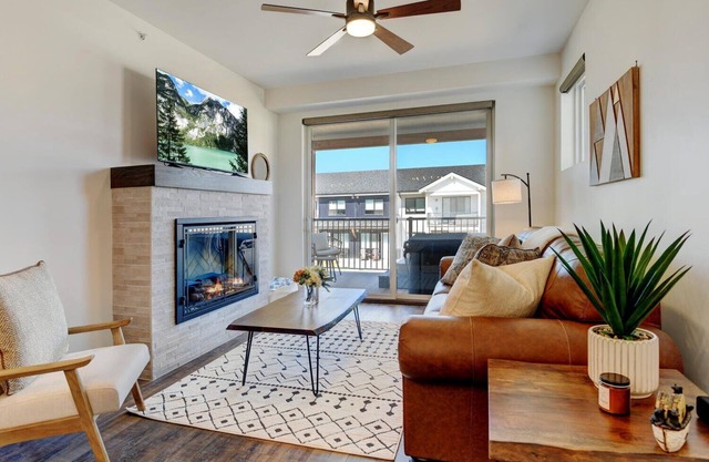 Luxury Mountain Condo 361 3 I Private Hot Tub I Great Views I Best Price I Discounted Attractions