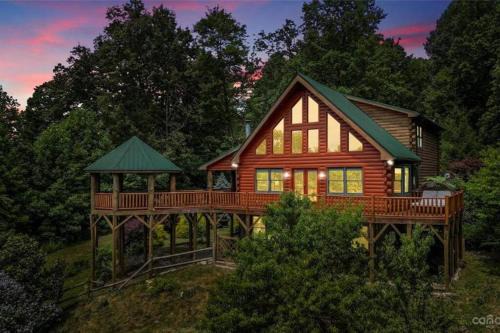 Luxury Mountain Home with View!