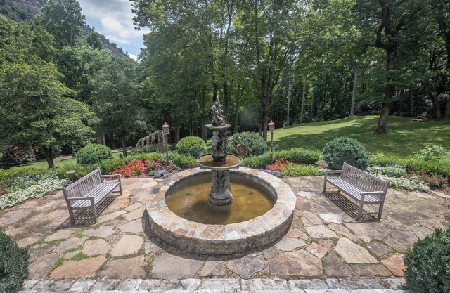 Luxury Mountain Retreat- Main House w/2 Guest Houses in Highlands, NC!