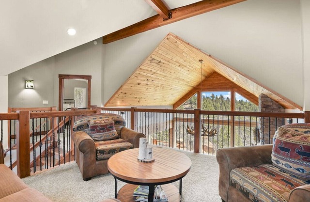 Luxury Mtn View Family Home with amazing Pike's Peak Views