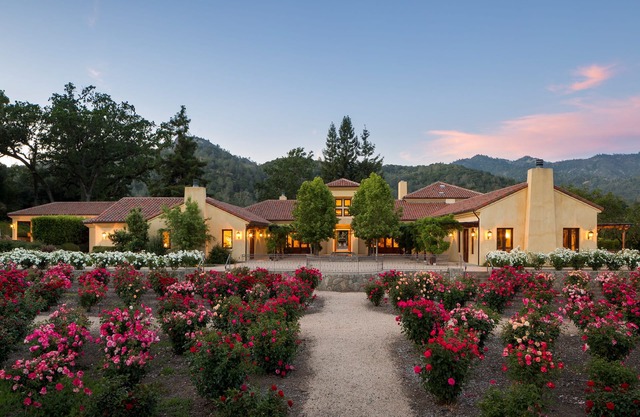 Luxury Napa Valley Estate Surrounded by Vineyards