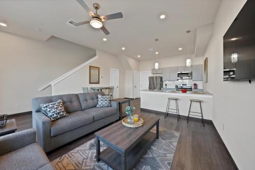Luxury New Build Townhome 2BR 2BA with Garage
