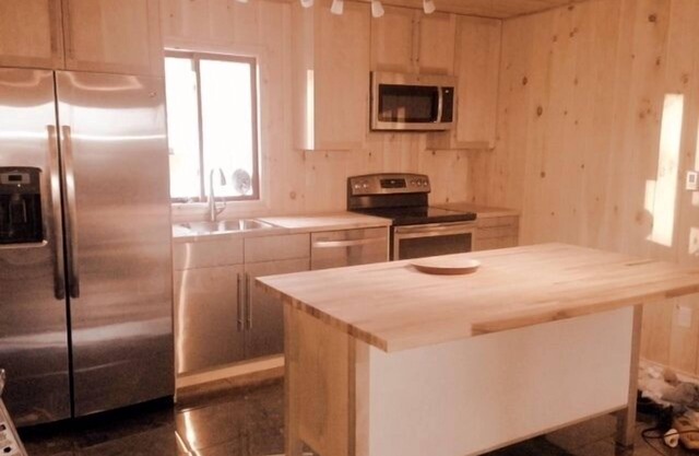 Luxury New Saw Creek Home W/High Speed Internet&central ac