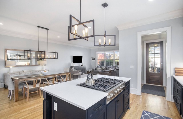 Luxury Newly Built Elizabeth Townhome 1 mile from Uptown Charlotte