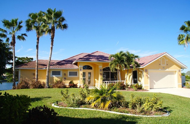 Luxury Newly Furnished Villa, Heated Infinity Pool/Spa, Gulf Access, free WiFi