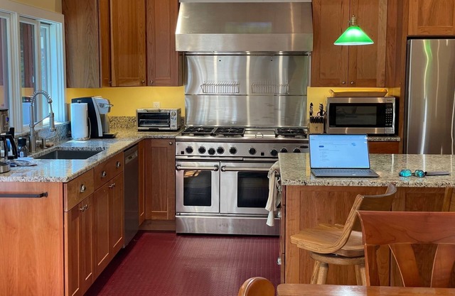 Luxury Newly Renovated 3 Bedroom Home Close to Brattleboro and Mount Snow