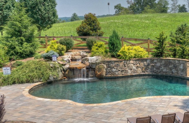 Luxury Oasis w/Waterfall Pool & Sauna - Sleeps 20