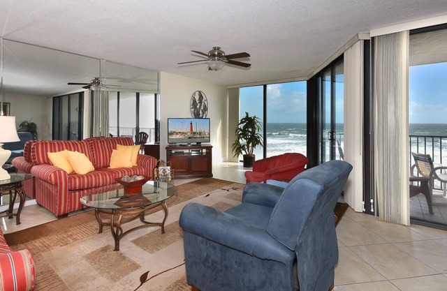 Luxury Oceanfront Condo with Breathtaking Views! Pool & WiFi ~ CH516
