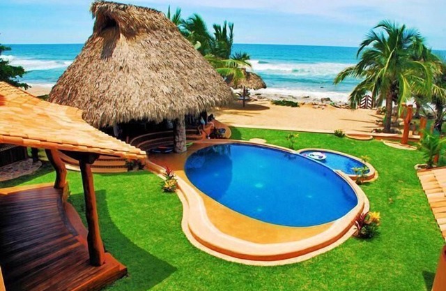Luxury Oceanfront Villa, AC, Pool & Private Beach at Casa Luna (1-21 people)