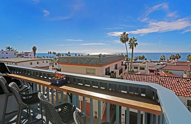 Luxury Oceanview Penthouse Retreat bikes 5starstay