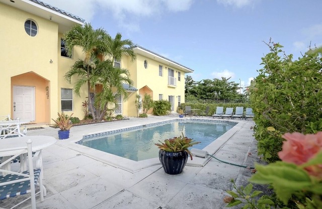 Luxury Oceanview Townhouse, Vista Marina, Bahamas