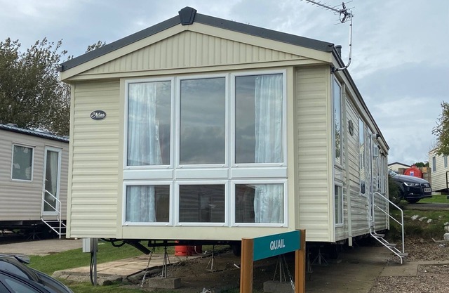 Luxury on a budget - Sea view 2 bed Caravan Puffin 14