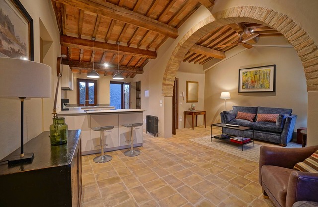 Luxury one bedroom apartment in the main Piazza of historic Montone
