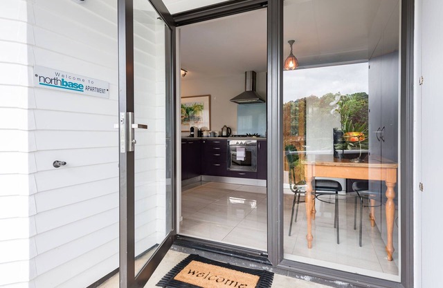 Luxury Paihia Apartment with optional Detached Cabin