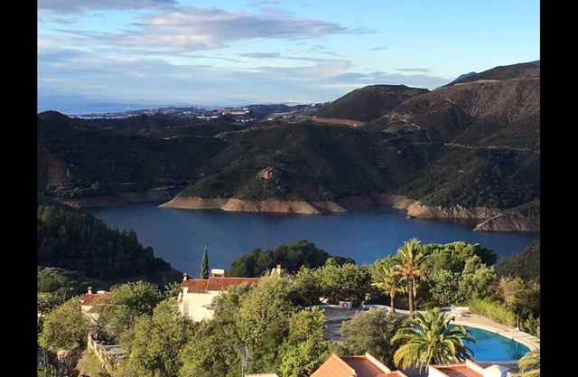 Luxury Penthouse Apartment with Spectacular Lake, Sea & Mountain Views