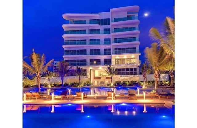 Luxury Penthouse Beachfront Resort Style Condo 2/2