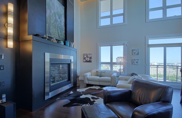 Luxury Penthouse Oasis, Rooftop Patio, River View, Downtown