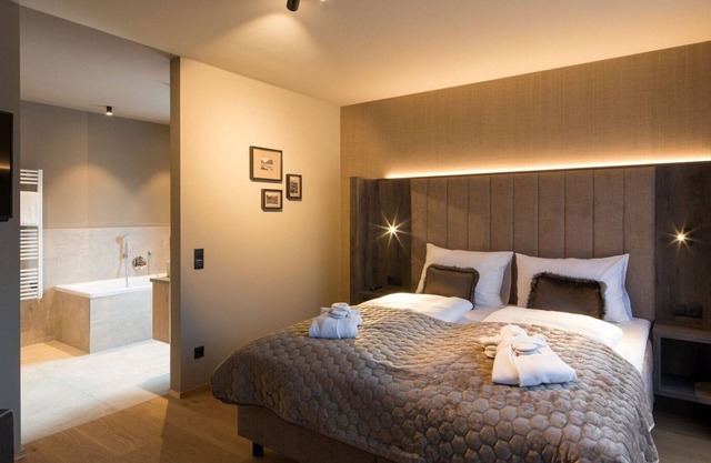Luxury Penthouse, pool & Spa, by the mountain railway, PURE Resort Schruns