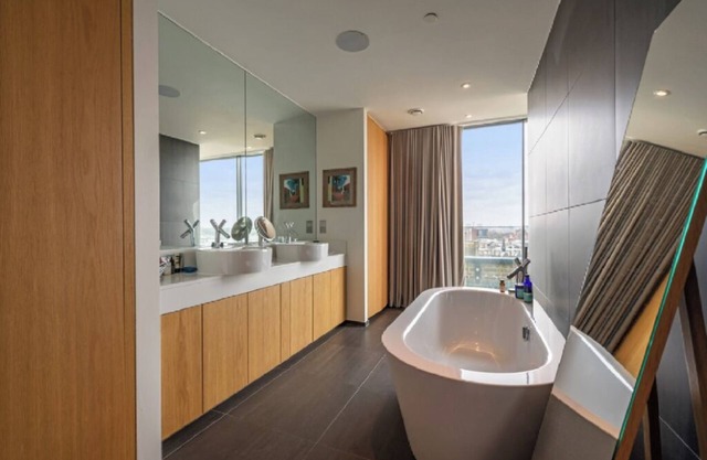 Luxury Penthouse with Panoramic London Views