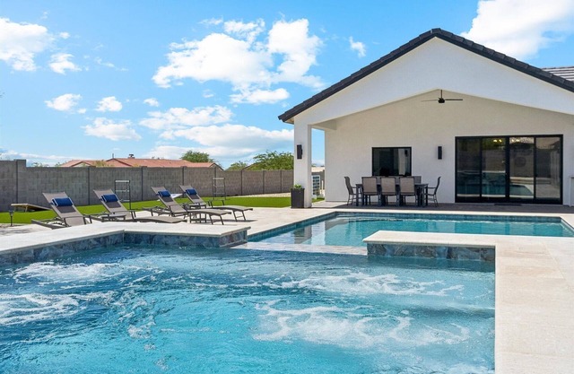 Luxury Phoenix Getaway - Spa, Pool + Near Hiking