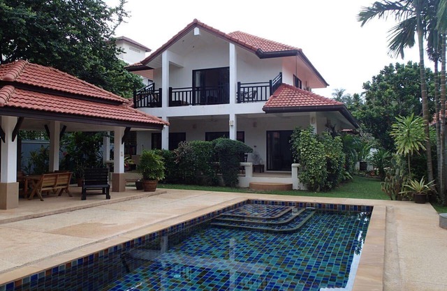 Luxury Pool Villa at Long Beach - Large and well furnished