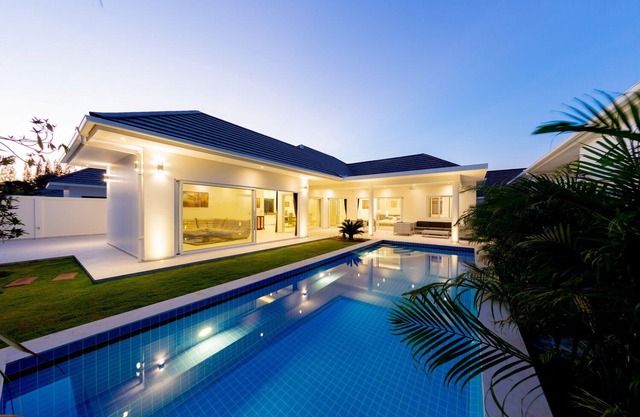 Luxury pool villa Iris