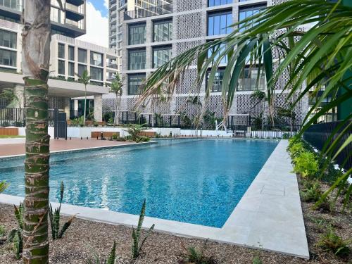 Luxury Poolside 2 bedroom Apt in Olympic park