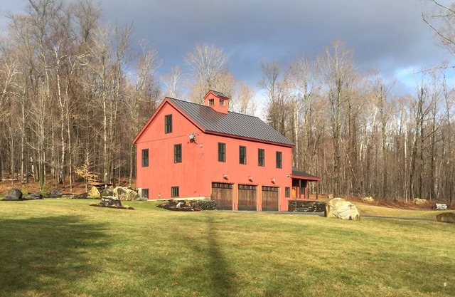 Luxury Post and Beam Barn Set On 10 Acres