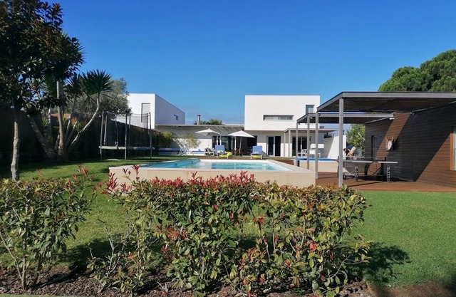 Luxury & Premium Villa in Meco, with 4 bedrooms, pool and T1 Apartment