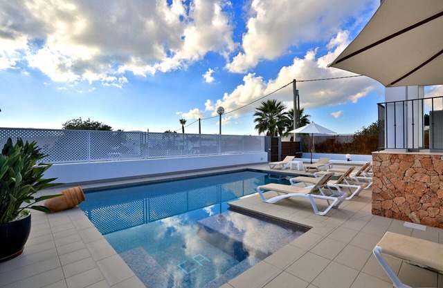 Luxury Private Holiday Villa with Private Pool, Ibiza Villa 1294