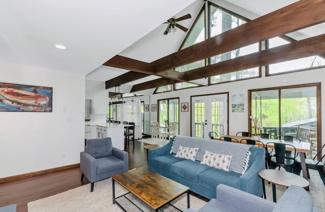 Luxury Private Lake House w/Hot Tub & Dock!