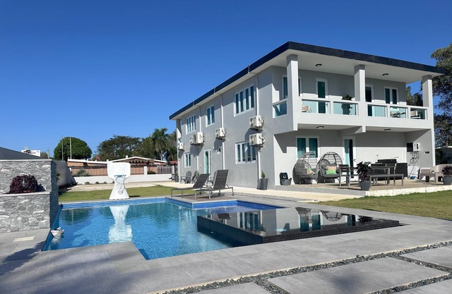 Luxury Private Villa with Pool, Basketball Court & 6 Bedrooms – Sleeps 14!