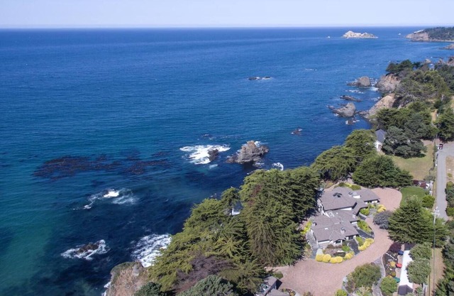 Luxury Private Waterfront Estate w/Beach Access!nn