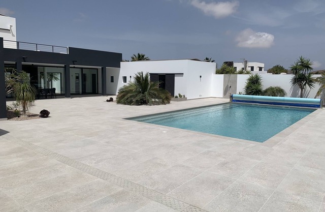 Luxury Property, Large Heated Private Pool and Gardens, Full Fibre WiFi