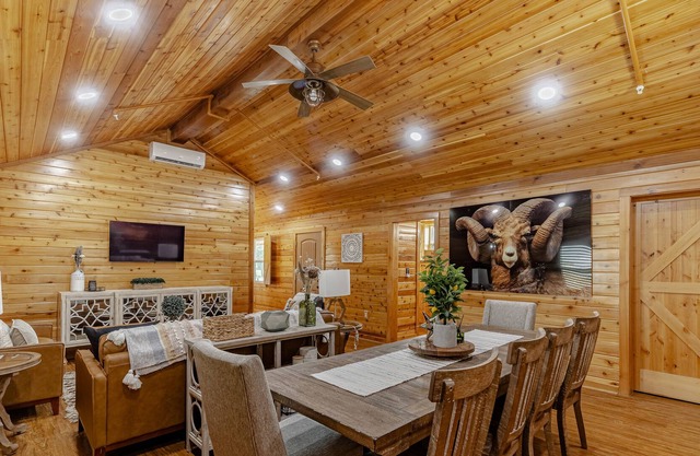 Luxury Rayburn Cabin at Historical Farm