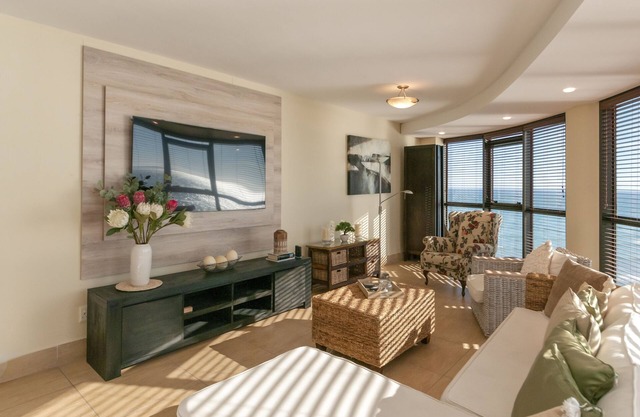 Luxury Remote Working Ocean View 1203. UPS