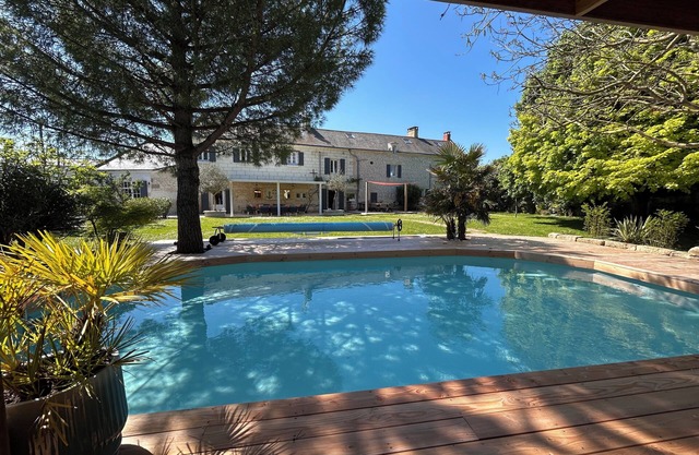 Luxury residence with swimming pool, air conditioning, fully renovated, old stone charm
